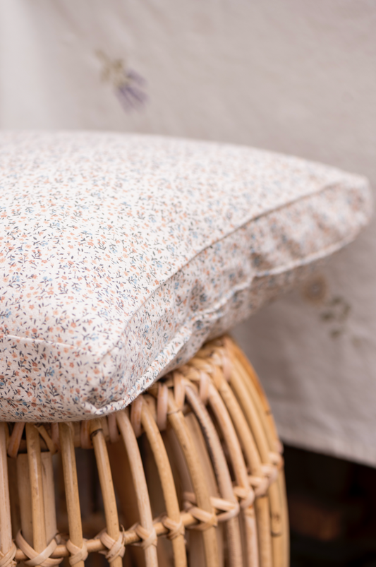 Box kussenhoes | Naturel met gekleurde bloemetjes | IB Laursen